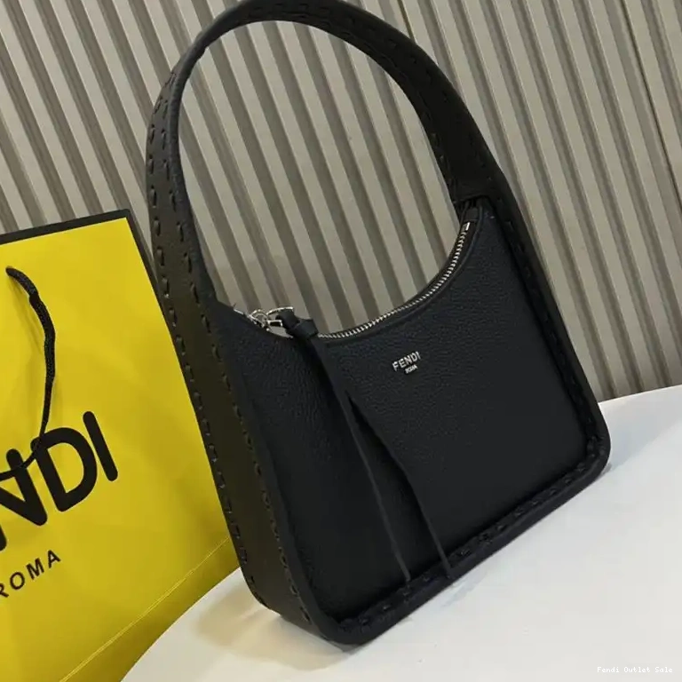 Cuoio Black Fendi Leather Bag Romano Fendessence Mini In 0506